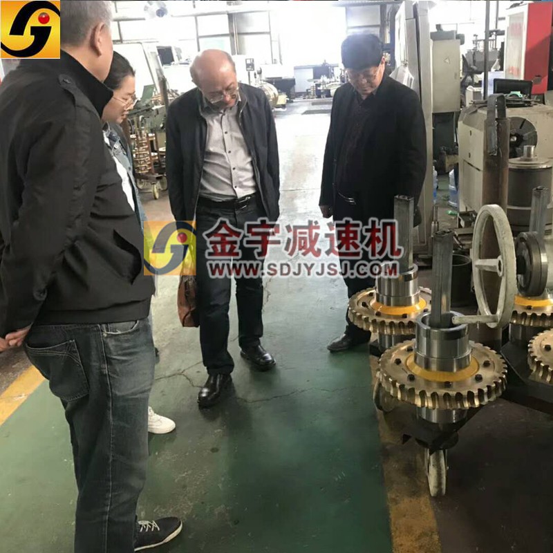 1532419473430228.jpg 平面二次包絡減速機