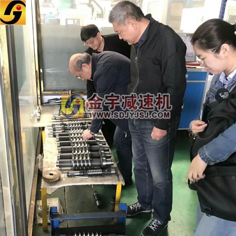 1532419473714768.jpg 平面二次包絡減速機